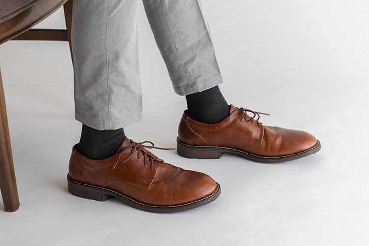 チャコール 革靴